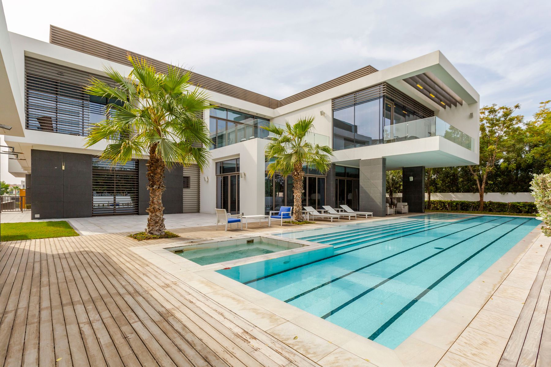 Contemporary villa with private swimming pool